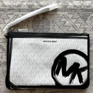 Michael Kors Jet Set Wristlet